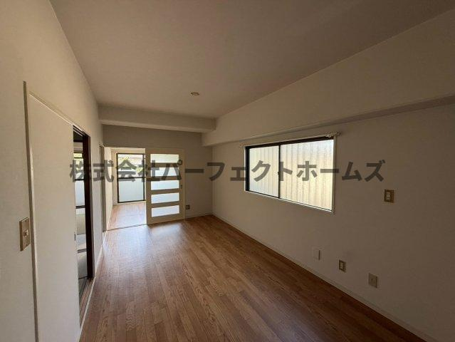 メナール香里園の居間・リビング|こちらの居間で趣味の時間をお楽しみください