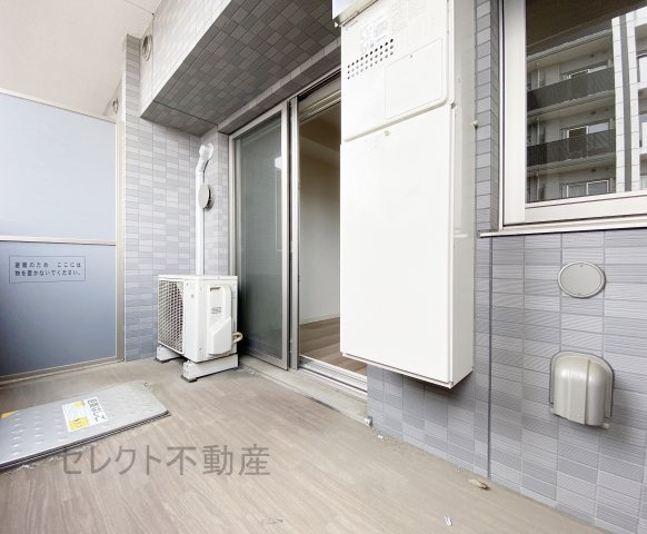 プレサンスジェネ千種内山のバルコニー