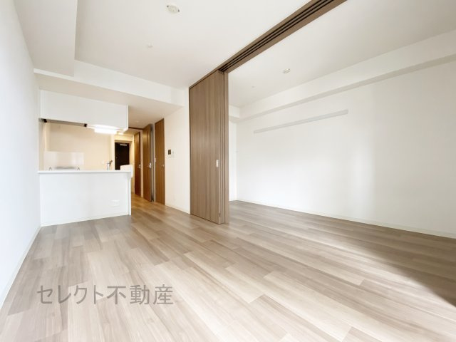 プレサンスジェネ千種内山の居間・リビング