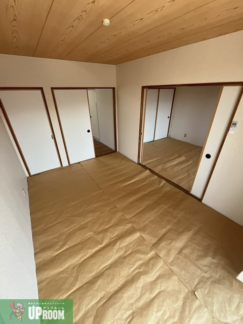 ロイヤルハイツB棟のエントランス