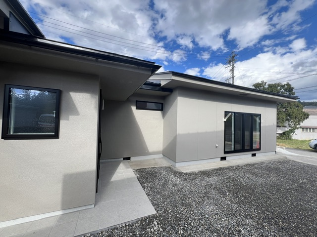 松本市大字島内　中古戸建の外観|美しく生まれ変わった快適な住まい。2026年10月リフォーム済。