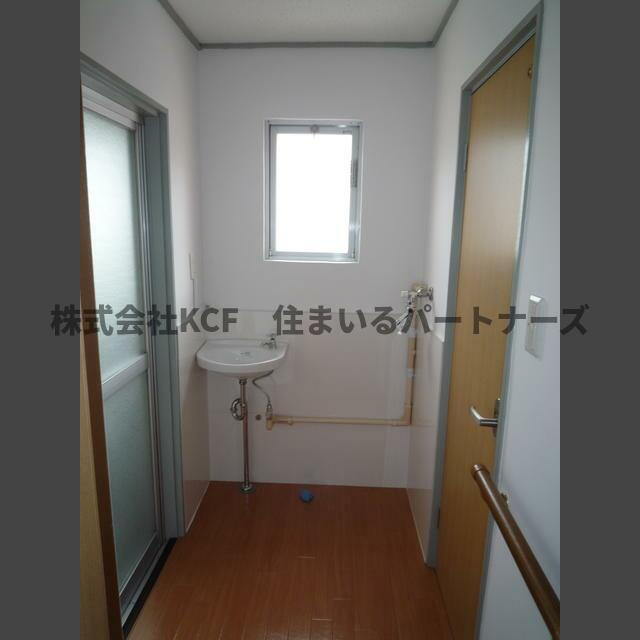 御井コーポⅡの洗面所|ゆったりとスペースのある洗面所