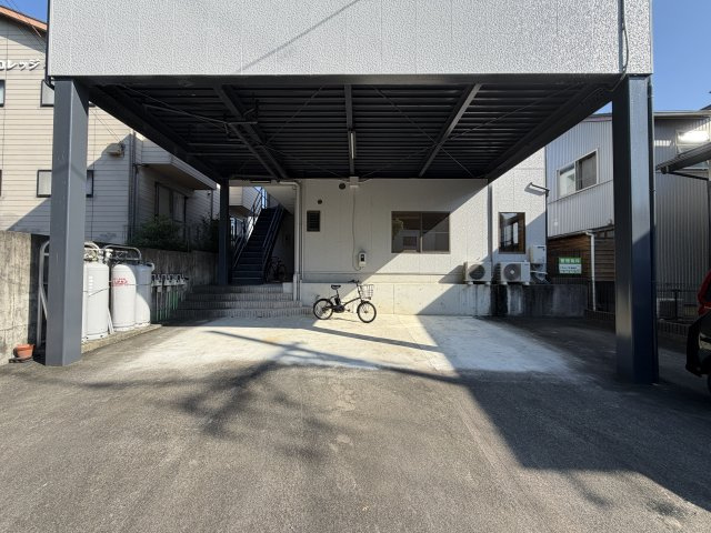 リベルテ半田山 1階西側のエントランス
