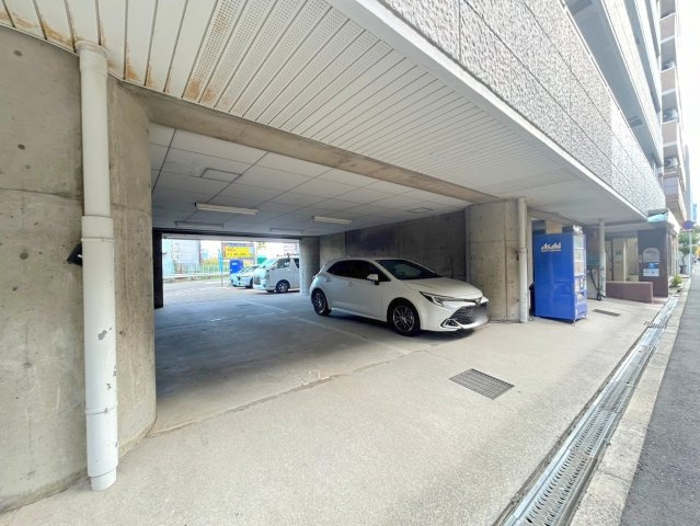 メゾンサクラ9期の駐車場
