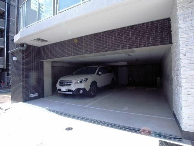 ファーストフィオーレ神戸元町の駐車場