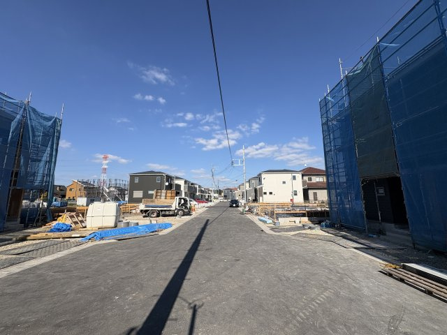 野田市中里第6　新築戸建　5号棟の前面道路含む現地写真