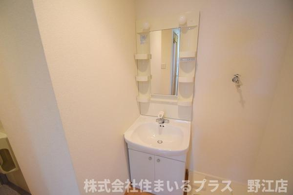 アランフェス京橋の洗面所