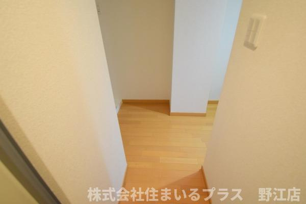 アランフェス京橋の玄関