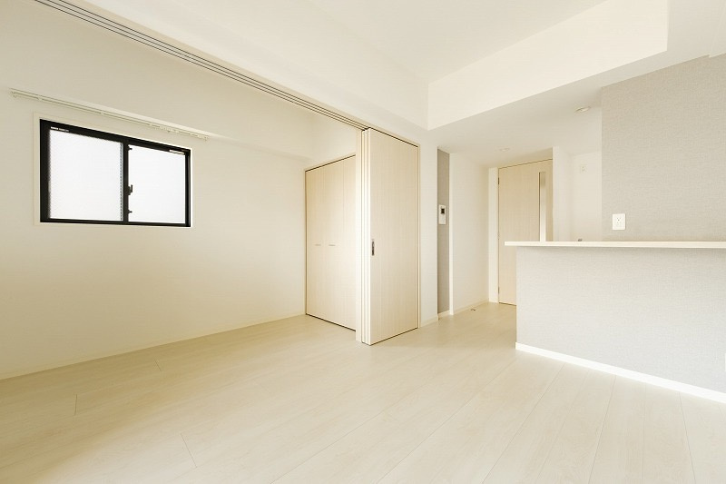 新品家具付きマンション香椎駅前45(KaGood福岡)の居間・リビング
