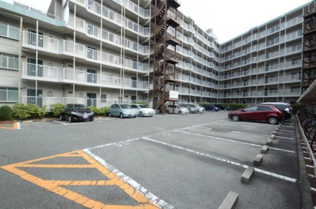 【駐車場】 | 豊中北コーポラス | 現在ご返済中のカーローン・カードローン・教育ローンなどを住宅ローンに一本化したり、家具家電購入費用・引越し費用を住宅ローンと組み合わせるなど、お客さまにメリットの多い住宅ローンのご提案が可能です。