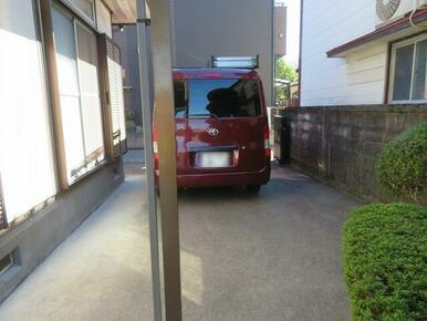 香南市野市町西野の中古一戸建の駐車場|カースペースは奥行きや幅に余裕アリ☆