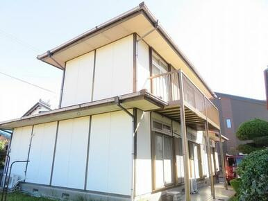 香南市野市町西野の中古一戸建の外観|敷地内にゆとりのある、開放的な立地。