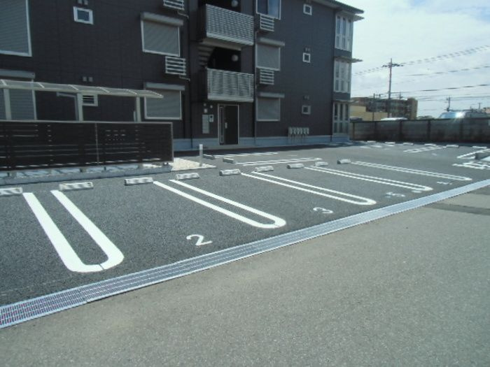 プリエールの駐車場