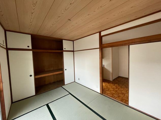清水ビルの寝室