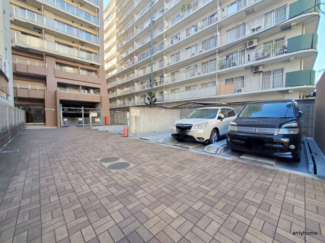 レジディア谷町　仲介手数料無料の駐車場