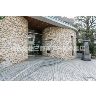 【エントランス】 | ブロンズストーン宇田川 | ブロンズストーン宇田川　は三都市アース中延店へお任せください！　ご内覧可能なお部屋は物件現地お待ち合わせご案内可能です！