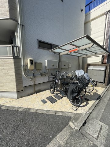 グランデ大宮通の駐車場
