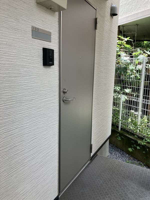 メルディア松戸の玄関