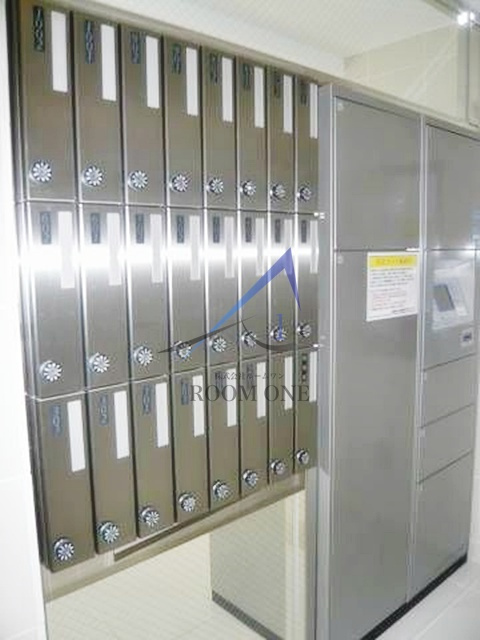 リヴシティ御茶ノ水のその他共用部分|集合ポストと宅配ボックスです。