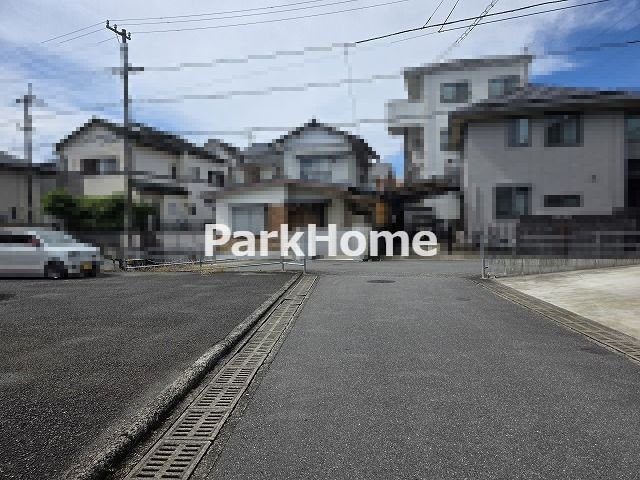 高知市福井扇町-建築条件付き-売土地の前面道路含む現地写真|北側道路幅約5mで車の出し入れやすれ違いもスムーズです。