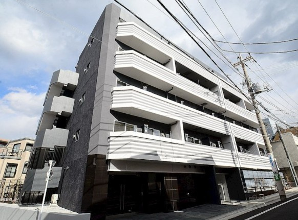 【外観】 | グランドコンシェルジュ練馬中村橋アジールコート | 鉄筋コンクリート造のがっちりとした建物。