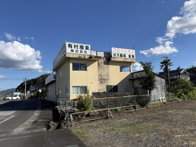津山市　久米中北下　店舗付き倉庫の外観
