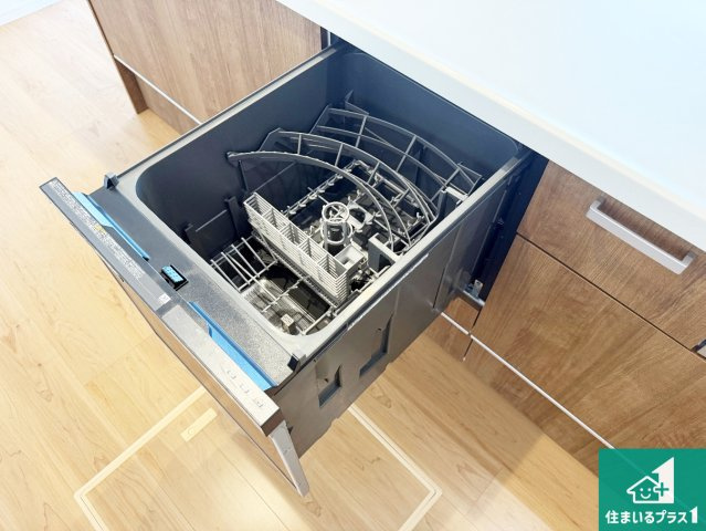 ■豊中市待兼山町　第1期　新築一戸建ての設備|食事後の一仕事、食器洗いをボタン一つでお任せできちゃいます！場所を取らないビルトイン式なので、お料理スペースもしっかり確保！