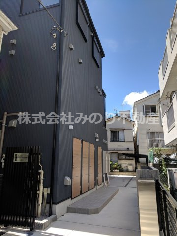 ウラノス小松川の外観