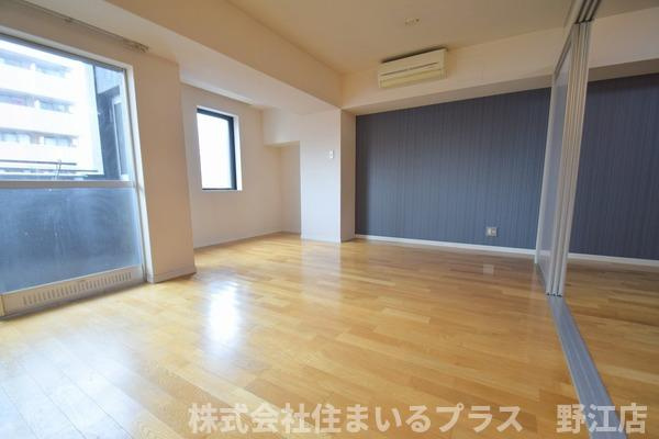 M+FLATSの居間・リビング