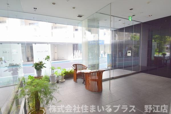 M+FLATSのロビー