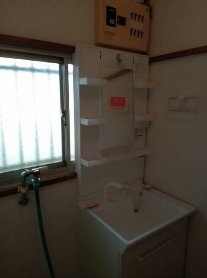 清水3丁目貸家の洗面所