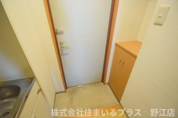 セリシール関目の玄関