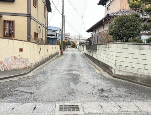 那珂市菅谷　中古戸建の前面道路含む現地写真