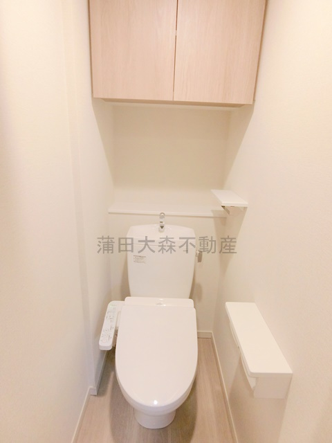 ルーブル本羽田のトイレ|棚収納と温水洗浄便座付きのトイレ