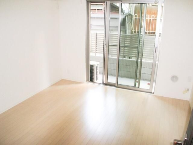 ジュネ三軒茶屋の居間・リビング