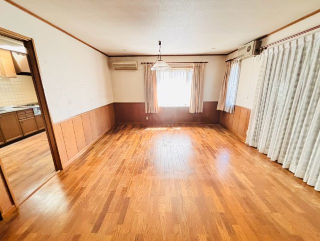 下都賀郡野木町　中古戸建の居間・リビング