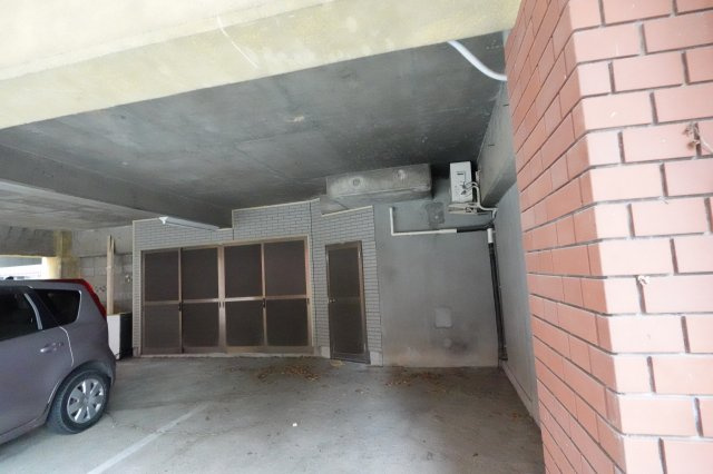 川越市仲町戸建　駐車場1台付きテラスハウス　の駐車場