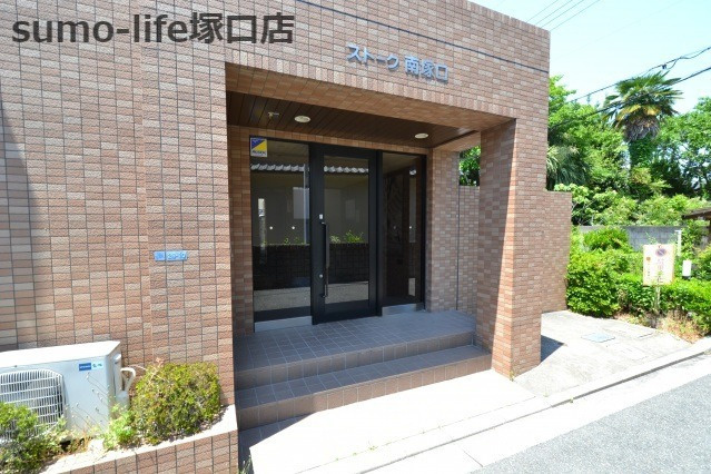 ストーク南塚口のエントランス