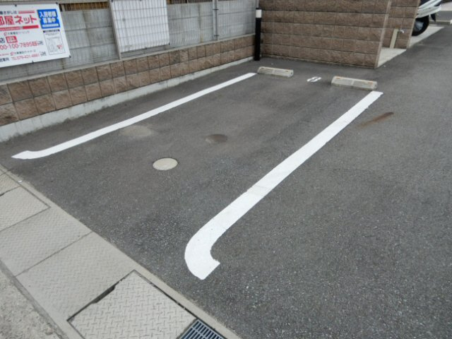 グランデ　フォルトゥーナの駐車場