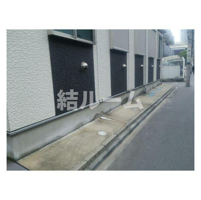 新宿区大久保１丁目のアパートのエントランス