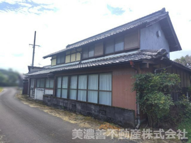 ６７２８５　岐阜市三輪宮西中古戸建ての外観
