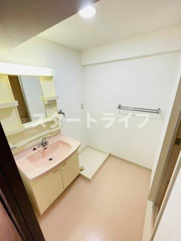 大阪市淀川区木川東１丁目の賃貸マンションの洗面所