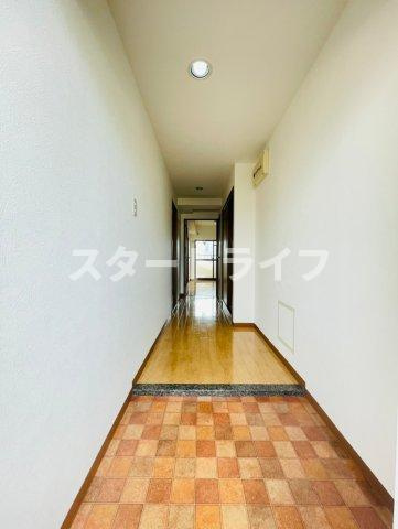 大阪市淀川区木川東１丁目の賃貸マンションの玄関