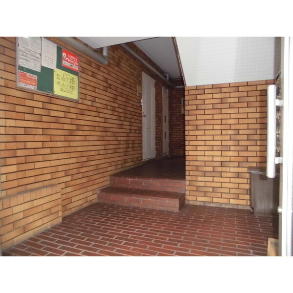 サンライフ若江本町のエントランス