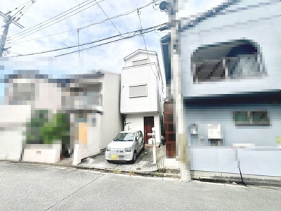 【前面道路含む現地写真】 | 鳳南町５丁　中古一戸建 | 約１．５帖の納戸もありますよ！家族の思い出も大切にしまっておけますね！