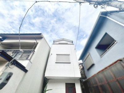 【外観】 | 鳳南町５丁　中古一戸建 | 南面バルコニーですので、日当り良好で洗濯物が良く乾きそうですね♪
