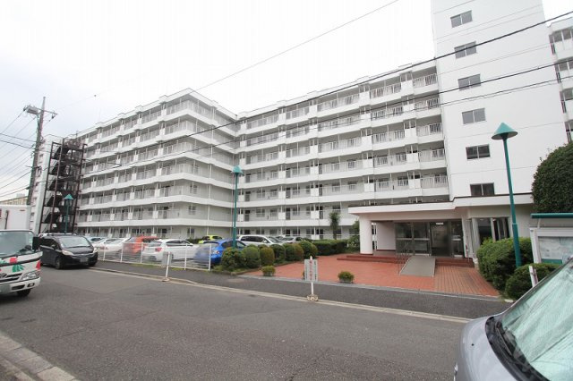 【駐車場】 | ルネ東久留米 A棟　(保谷店) | スーパーまで徒歩4分の近さ。お買い物の負担が少なく安心です。