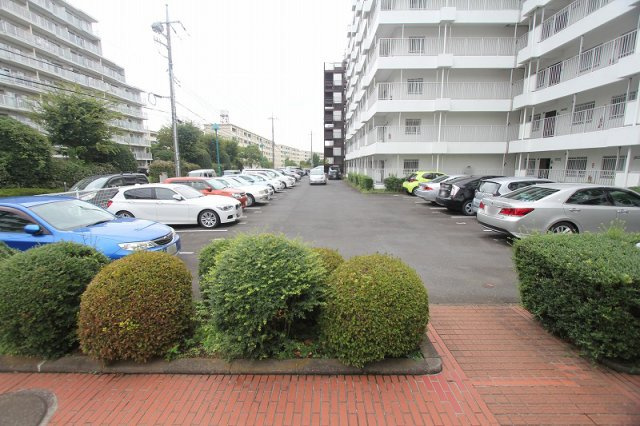【駐車場】 | ルネ東久留米 A棟　(保谷店) | 小中学校が徒歩11分圏内に揃っており、毎日の登下校も便利です。