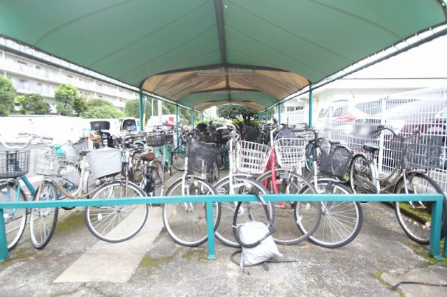 【駐輪場】 | ルネ東久留米 A棟　(保谷店) | 徒歩5分圏内に公園や緑地のある緑豊かな住宅地です。