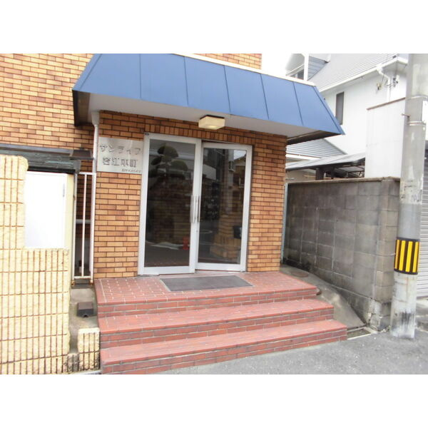 サンライフ若江本町のエントランス